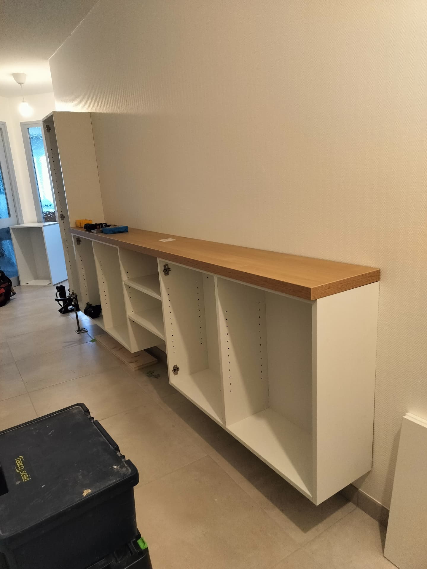 Meuble d'entrée suspendu – Agencement sur mesure par Mokuton Menuiserie, image 6