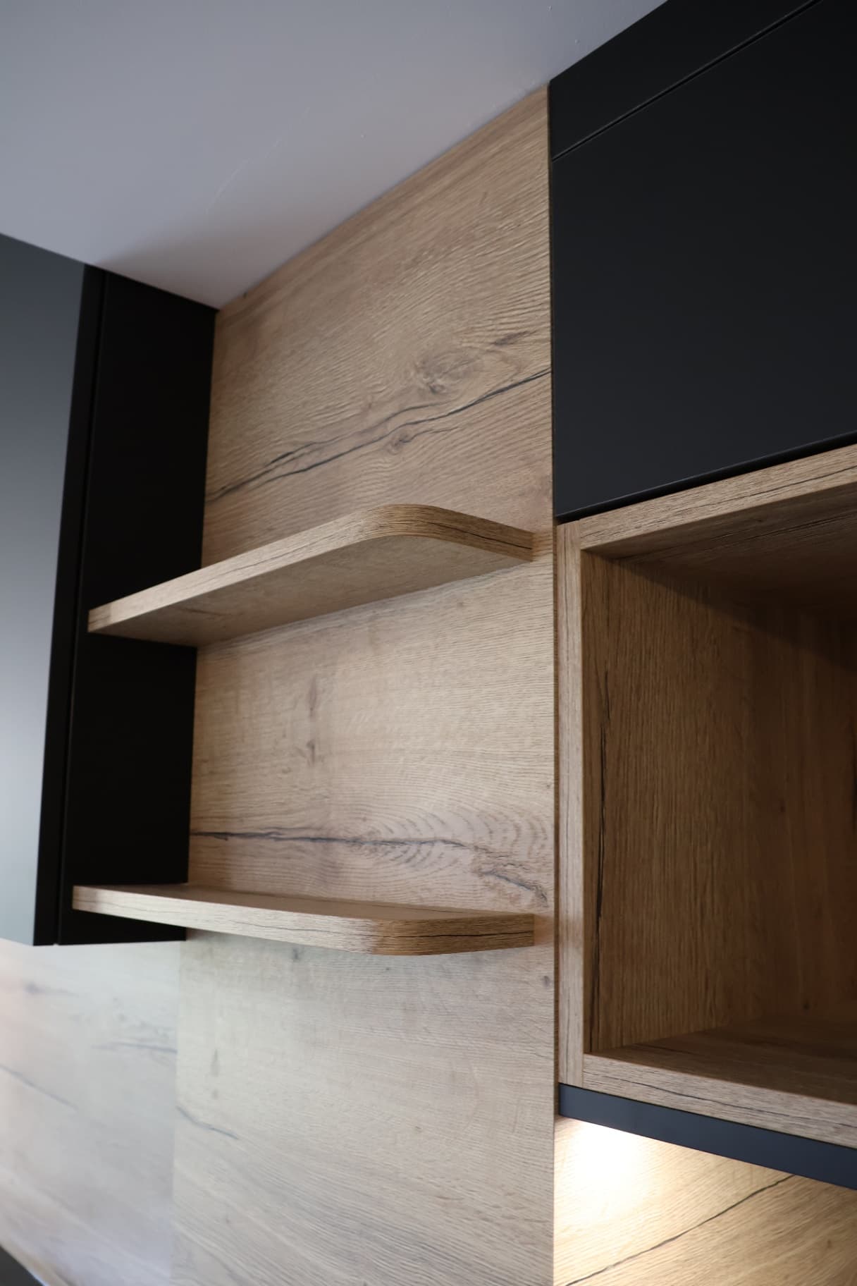 Cuisine moderne sur mesure – Agencement sur mesure par Mokuton Menuiserie, image 5