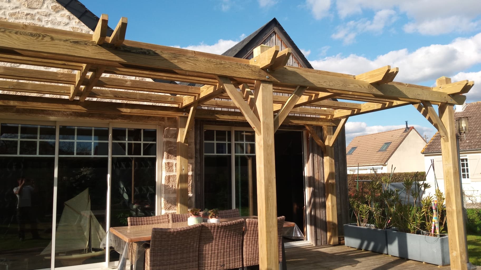 Pergolas autoportante – Aménagement extérieur sur mesure par Mokuton Menuiserie, image 2