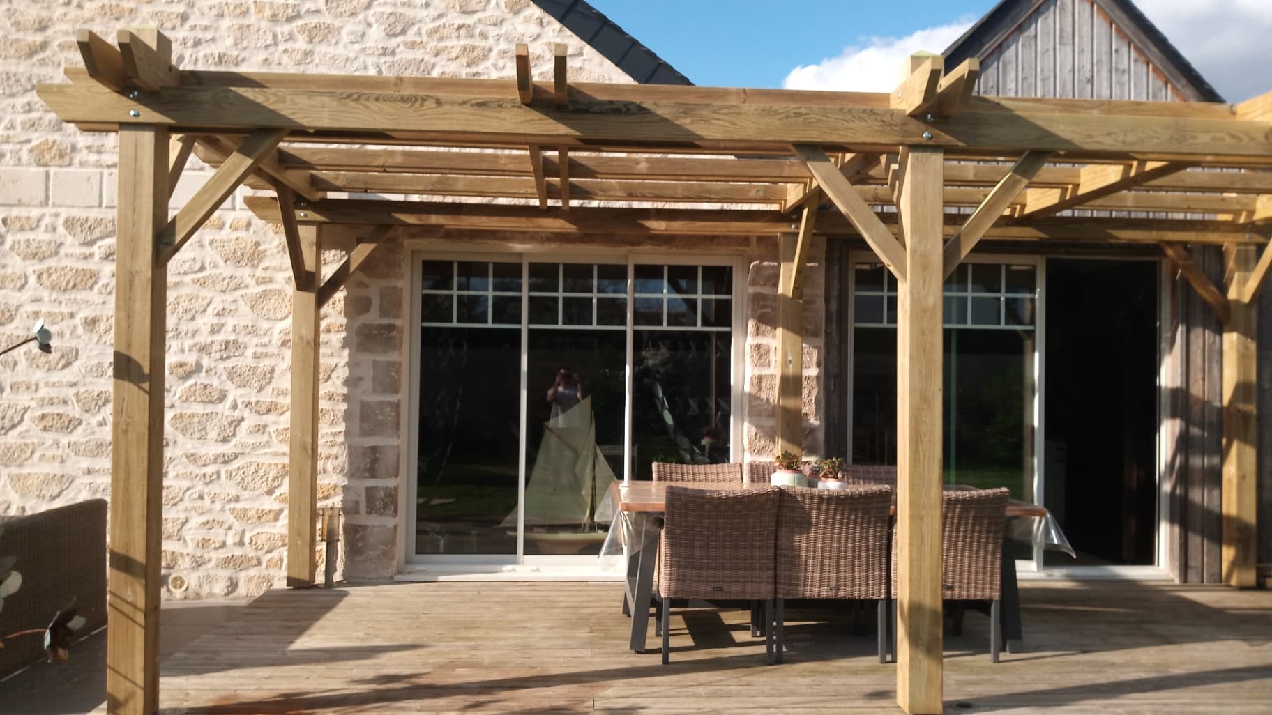Pergolas autoportante – Aménagement extérieur sur mesure par Mokuton Menuiserie, image 3